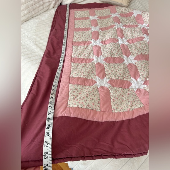 VINTAGE Handmade Floral Quilt - Picture 6 of 7